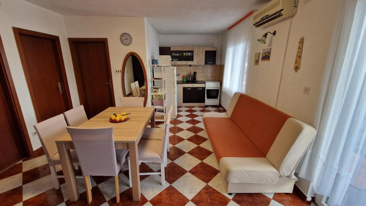 Apartments With A Parking Space Mavarstica, Ciovo - 12435 تروغير المظهر الخارجي الصورة